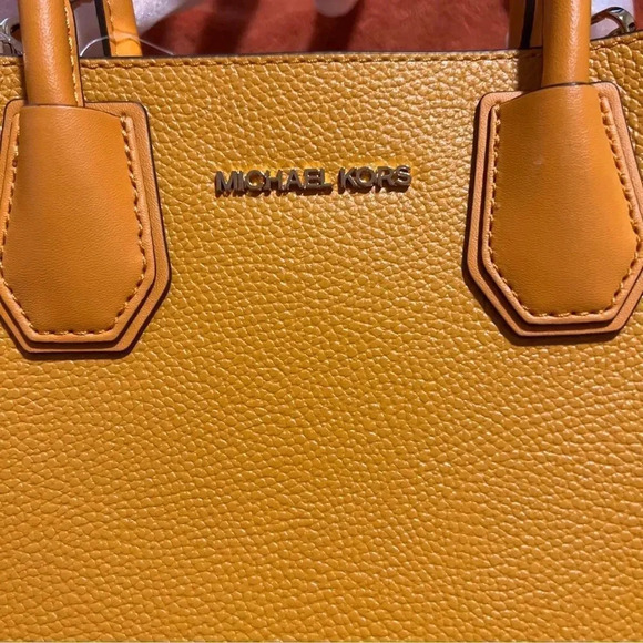 MICHAEL KORS MERCER Medium Messenger Crossbody Bag Honeycomb Leather NWT… - Picture 6 of 16